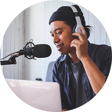 Man podcasting